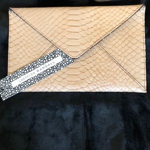 🌟LOEFFLER RANDALL CLUTCH🌟 ENVELOPE-PYE in NUDE